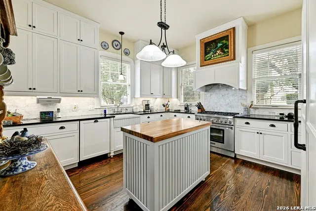403 E BOWIE Luling, TX 78648