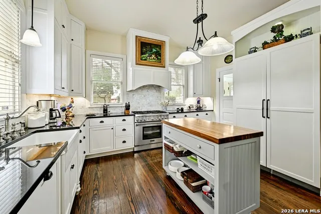 403 E BOWIE Luling, TX 78648