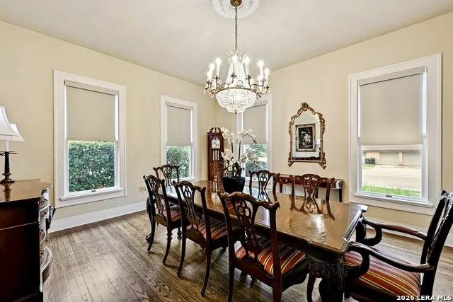 403 E BOWIE Luling, TX 78648