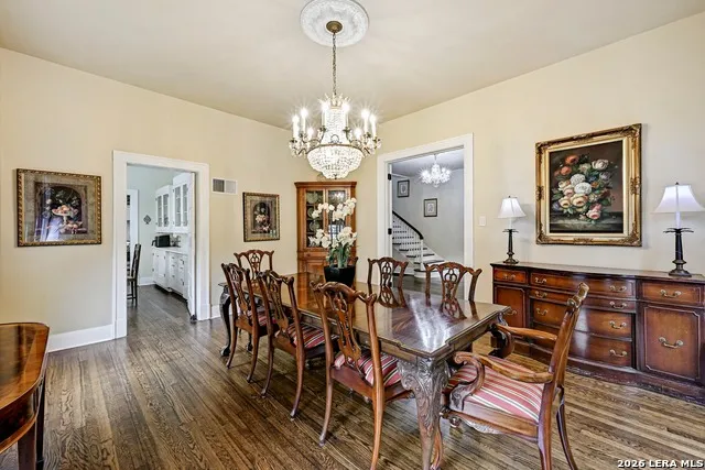 403 E BOWIE Luling, TX 78648