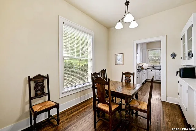 403 E BOWIE Luling, TX 78648
