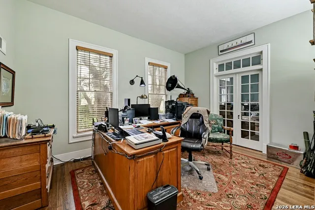 403 E BOWIE Luling, TX 78648