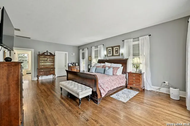 403 E BOWIE Luling, TX 78648