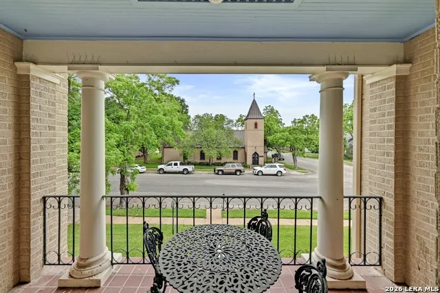 403 E BOWIE Luling, TX 78648