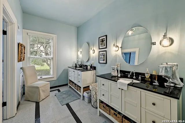 403 E BOWIE Luling, TX 78648