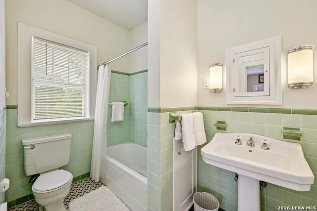 403 E BOWIE Luling, TX 78648
