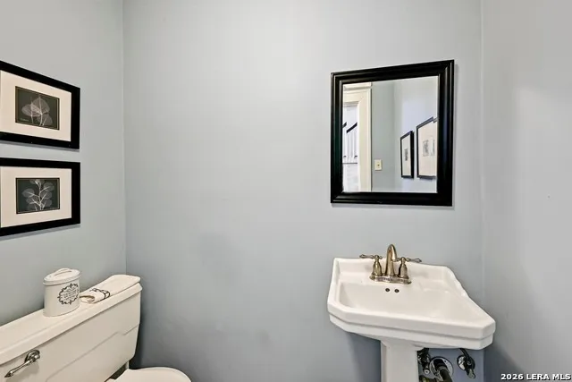 403 E BOWIE Luling, TX 78648