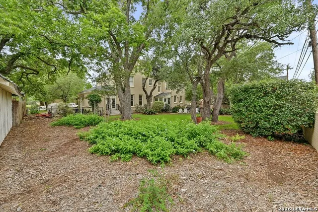 403 E BOWIE Luling, TX 78648