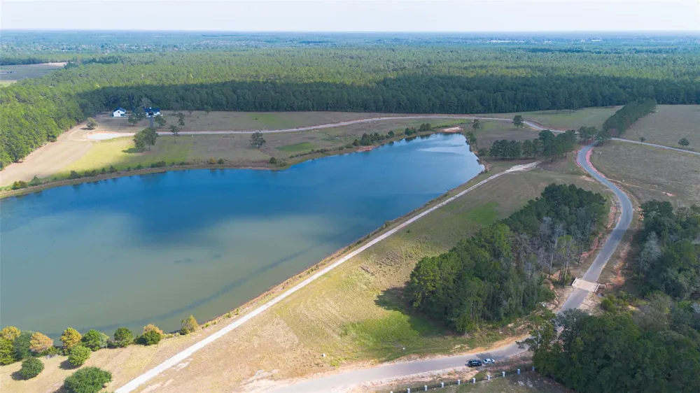 42 Lakeland Drive Hillister, TX 77624