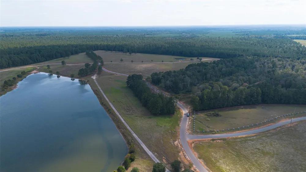 42 Lakeland Drive Hillister, TX 77624