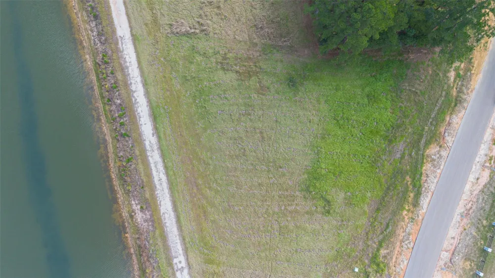 42 Lakeland Drive Hillister, TX 77624