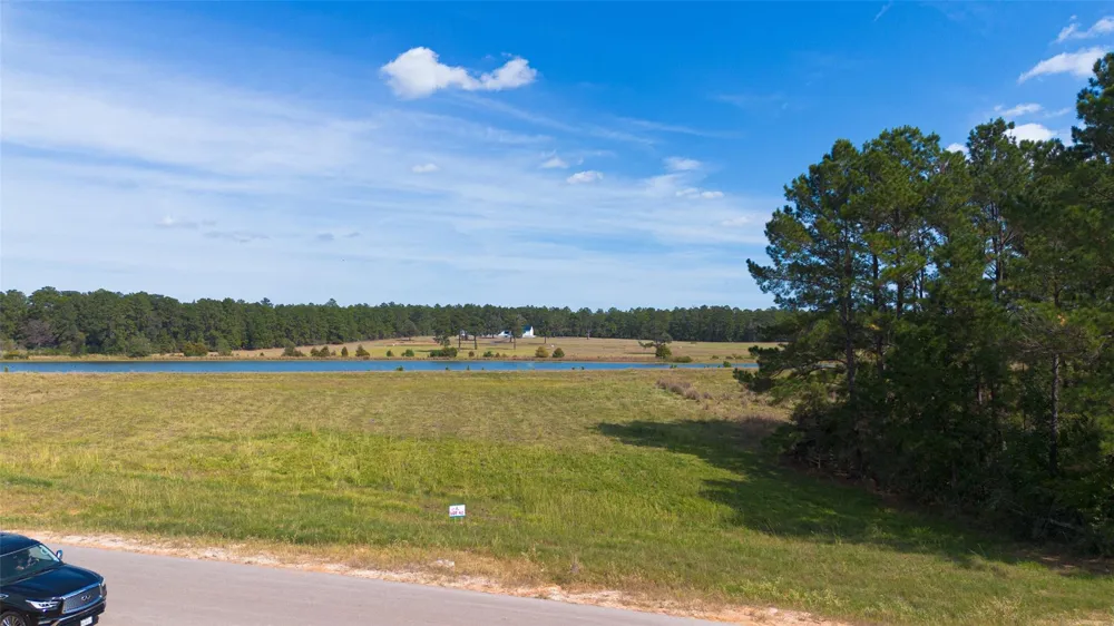 42 Lakeland Drive Hillister, TX 77624