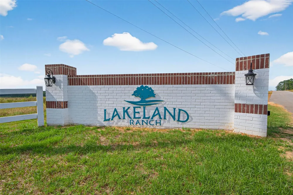 42 Lakeland Drive Hillister, TX 77624