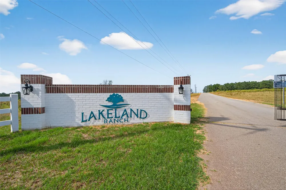 42 Lakeland Drive Hillister, TX 77624