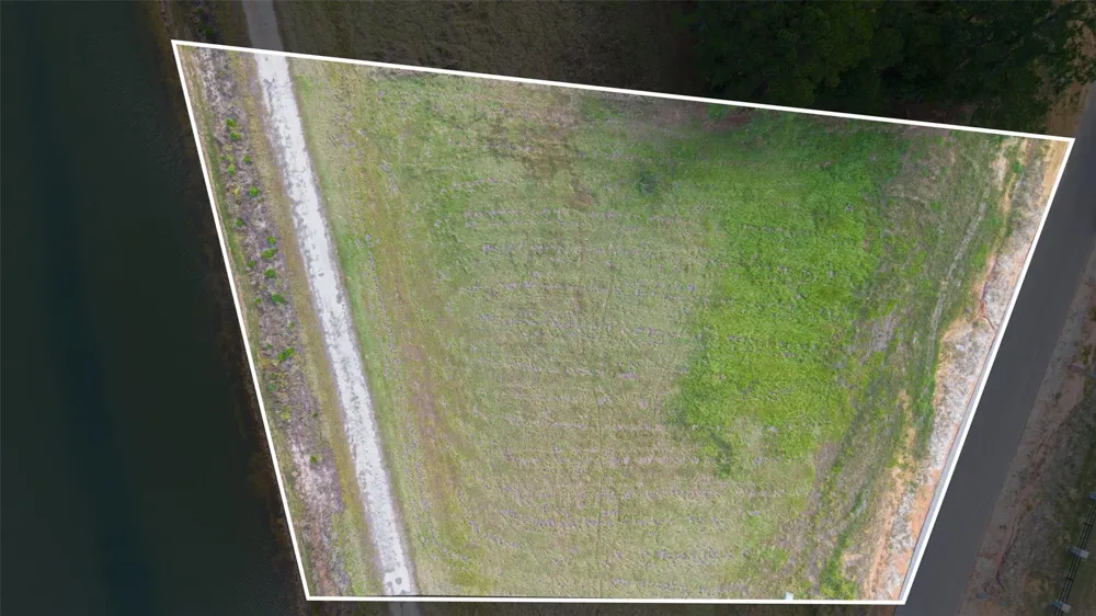 42 Lakeland Drive Hillister, TX 77624