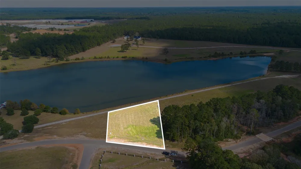 42 Lakeland Drive Hillister, TX 77624
