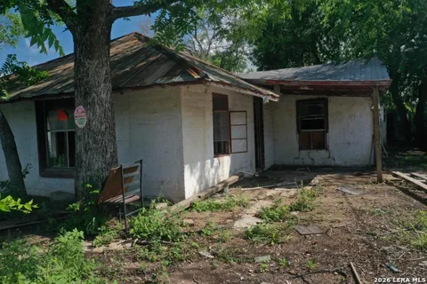 610 W Moore Ave