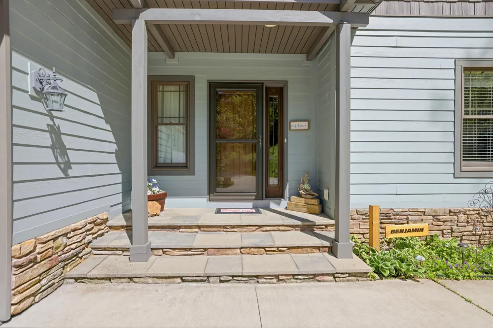 7352 Hallridge Drive NE Belding, MI 48809
