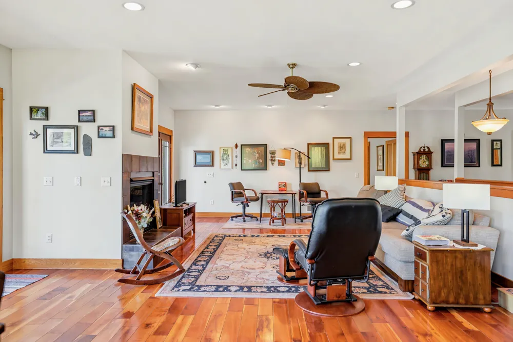 7352 Hallridge Drive NE Belding, MI 48809