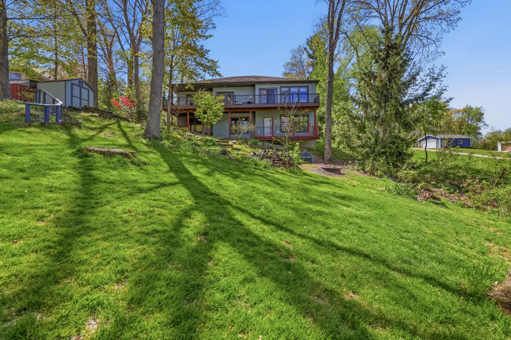 7352 Hallridge Drive NE Belding, MI 48809
