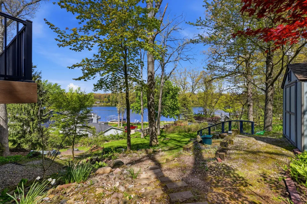 7352 Hallridge Drive NE Belding, MI 48809