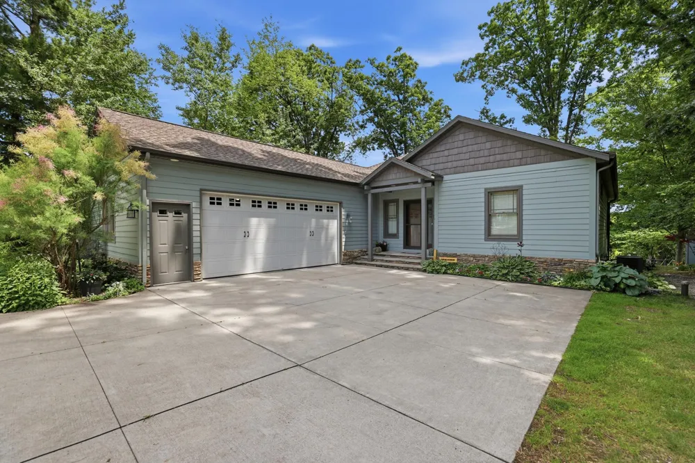 7352 Hallridge Drive NE Belding, MI 48809