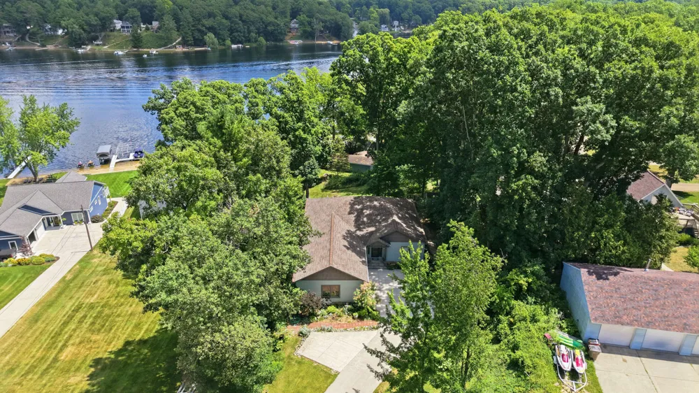 7352 Hallridge Drive NE Belding, MI 48809