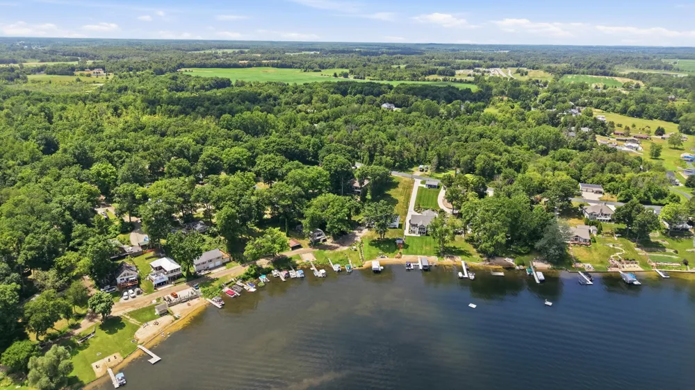 7352 Hallridge Drive NE Belding, MI 48809