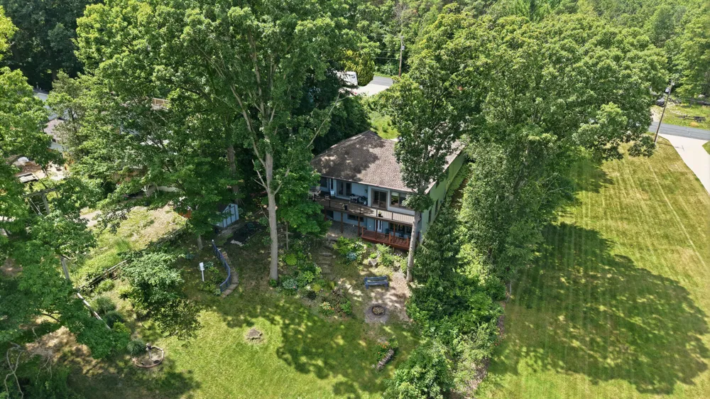 7352 Hallridge Drive NE Belding, MI 48809