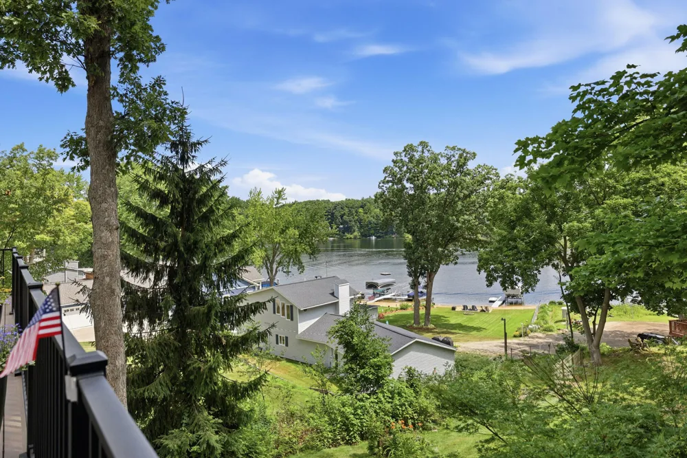 7352 Hallridge Drive NE Belding, MI 48809
