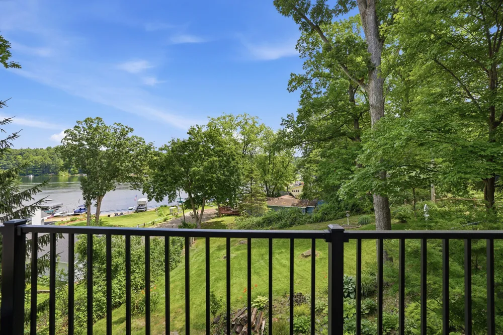 7352 Hallridge Drive NE Belding, MI 48809