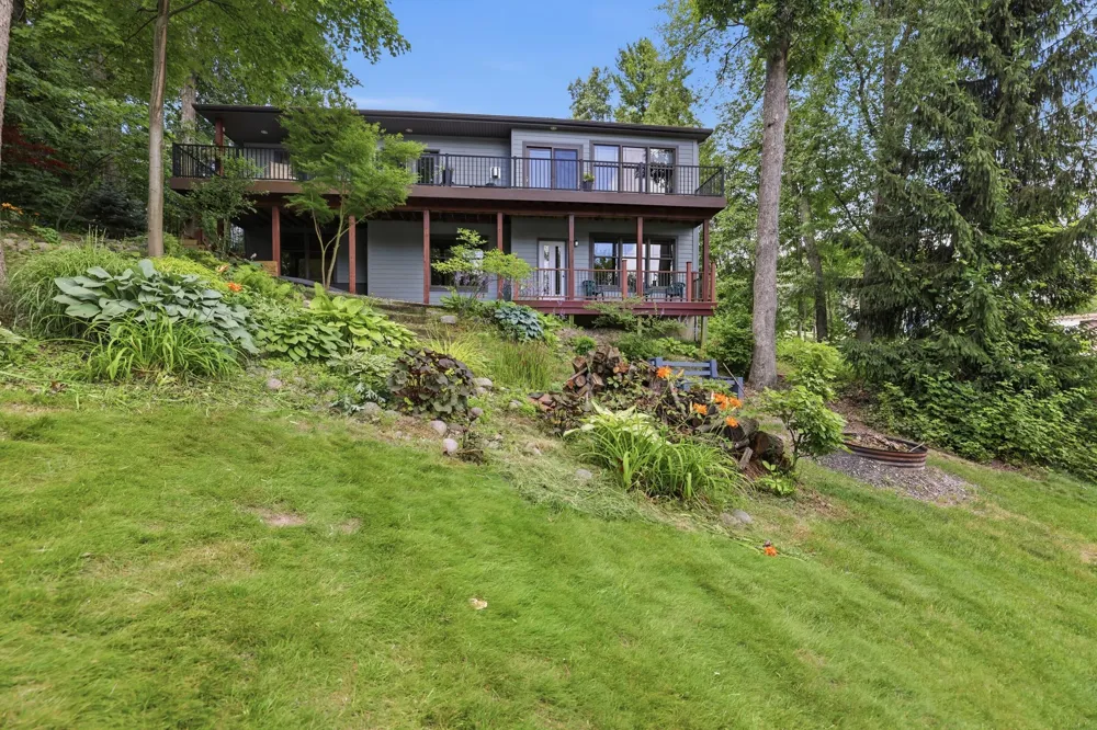 7352 Hallridge Drive NE Belding, MI 48809