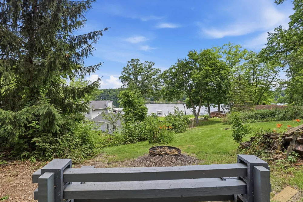 7352 Hallridge Drive NE Belding, MI 48809