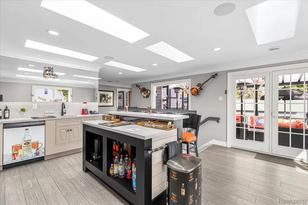 543 Deer Street Plymouth City, MI 48170