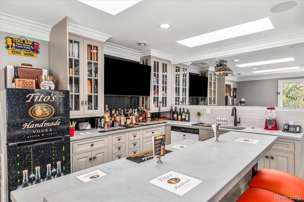 543 Deer Street Plymouth City, MI 48170