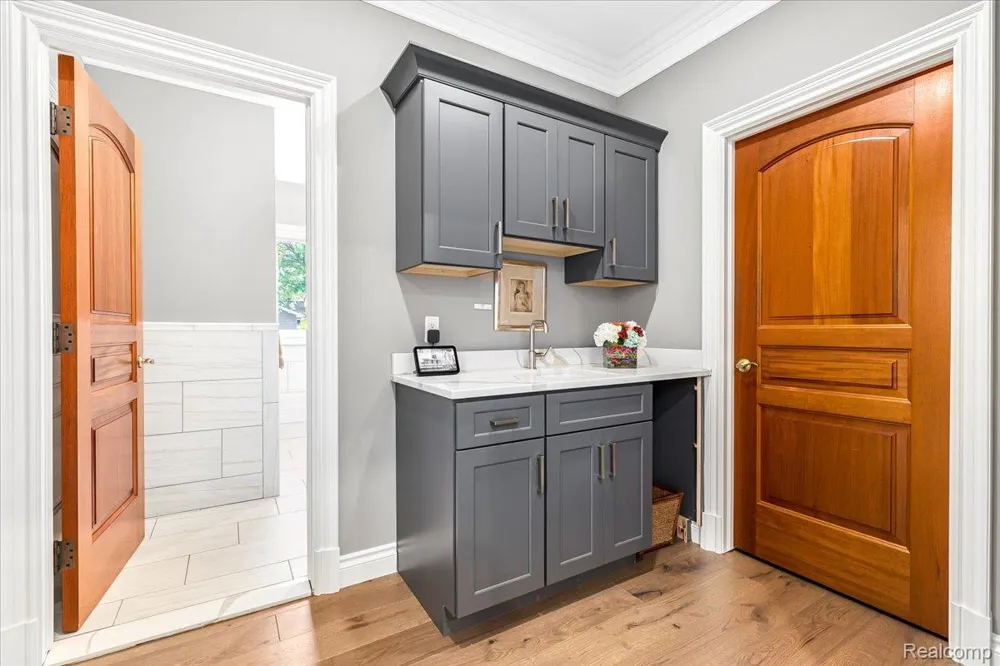 543 Deer Street Plymouth City, MI 48170
