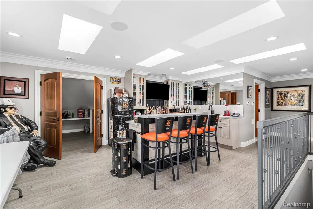 543 Deer Street Plymouth City, MI 48170