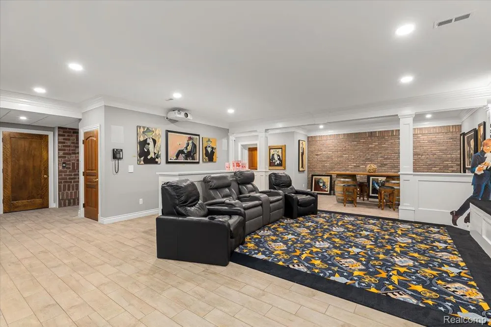 543 Deer Street Plymouth City, MI 48170