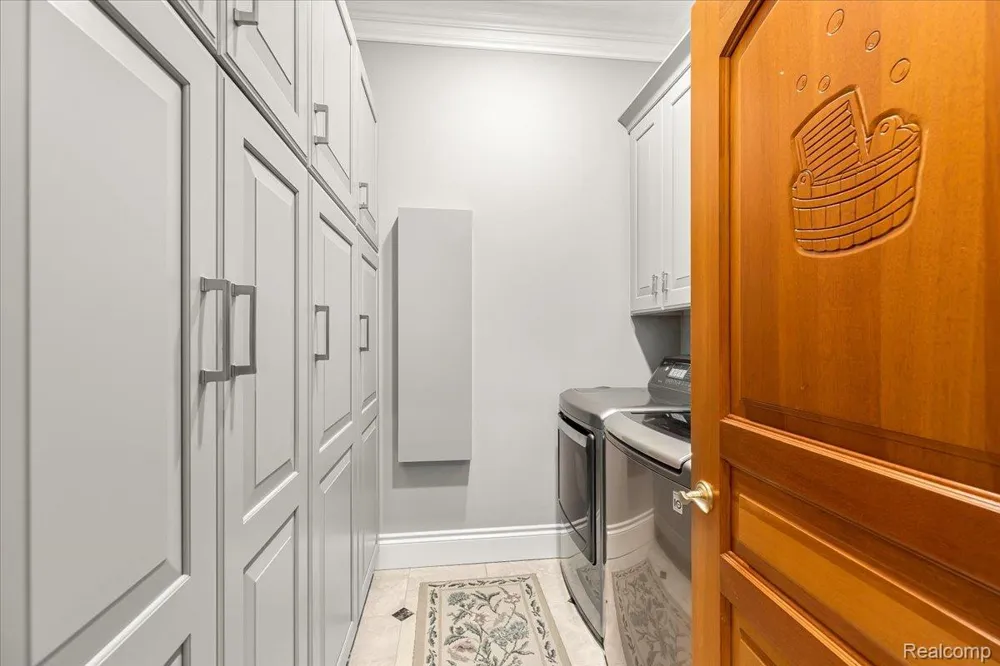 543 Deer Street Plymouth City, MI 48170