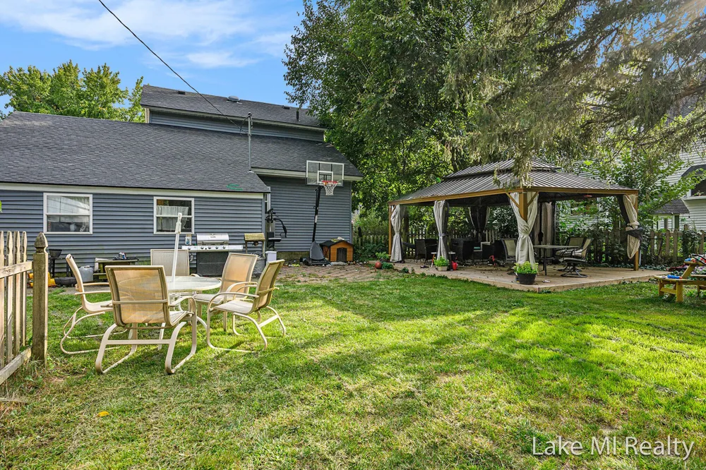 426 W Bridge Street Plainwell City, MI 49080