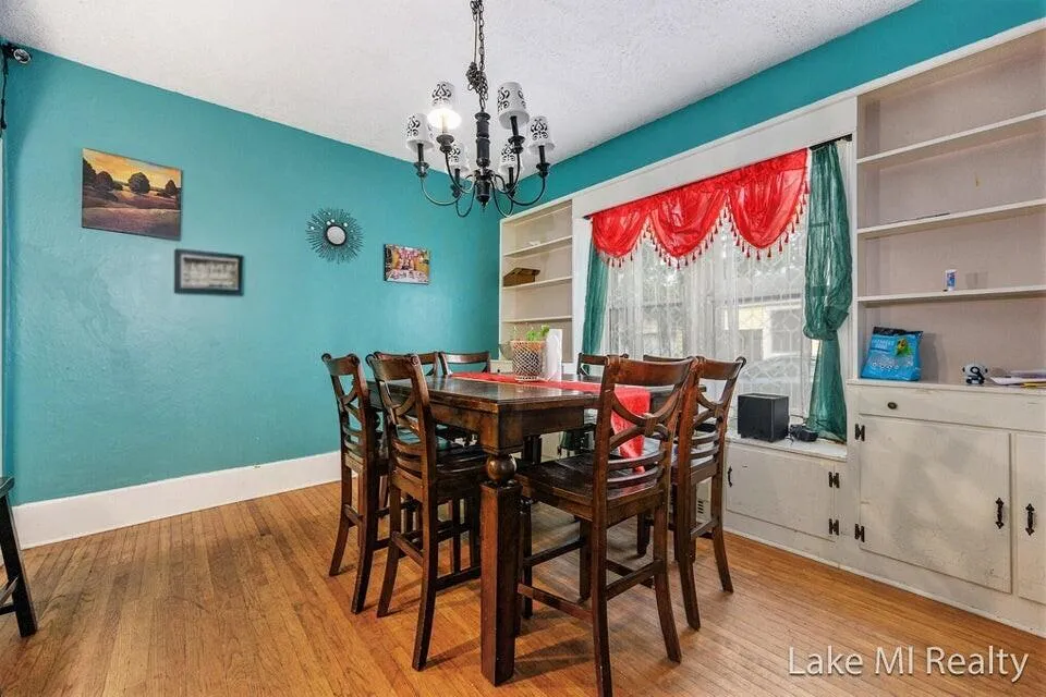 426 W Bridge Street Plainwell City, MI 49080