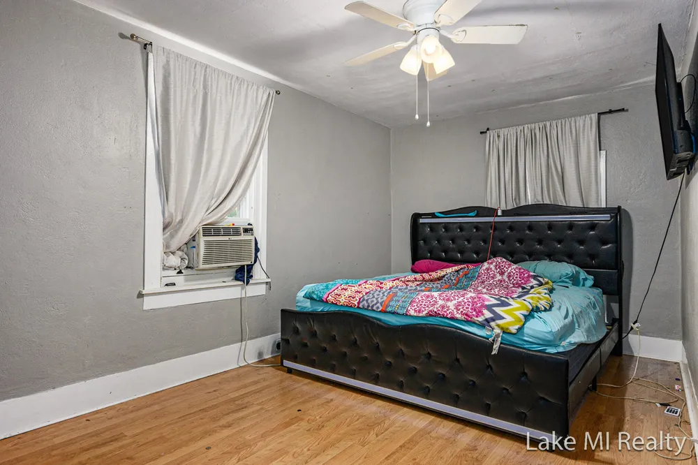 426 W Bridge Street Plainwell City, MI 49080