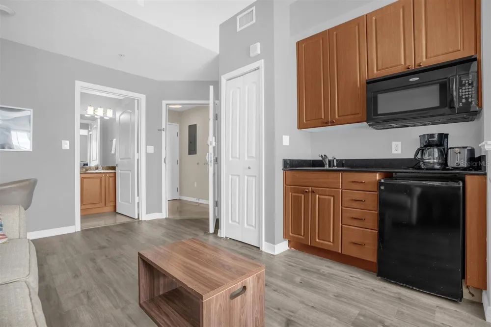 7395 UNIVERSAL BLVD #402 Orlando, FL 32819