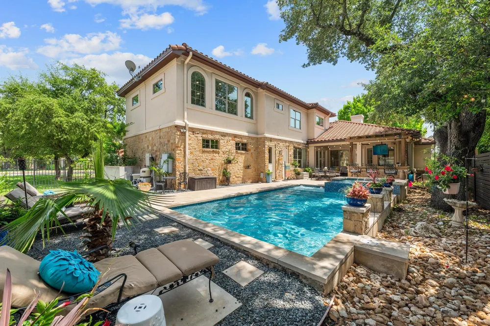 7 Sunview Road The Hills, TX 78738