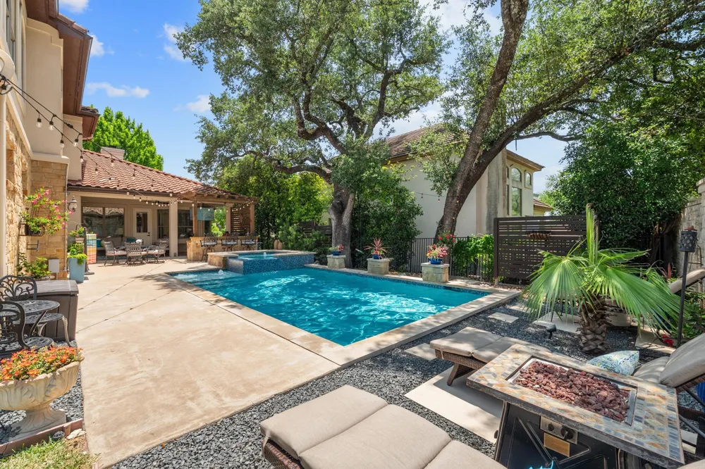 7 Sunview Road The Hills, TX 78738