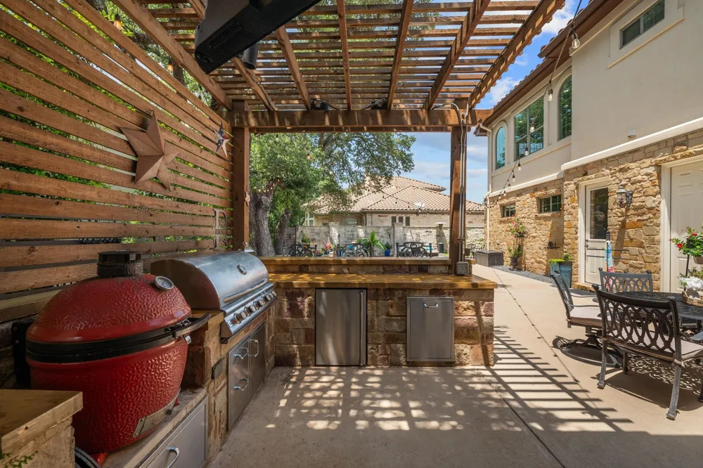 7 Sunview Road The Hills, TX 78738