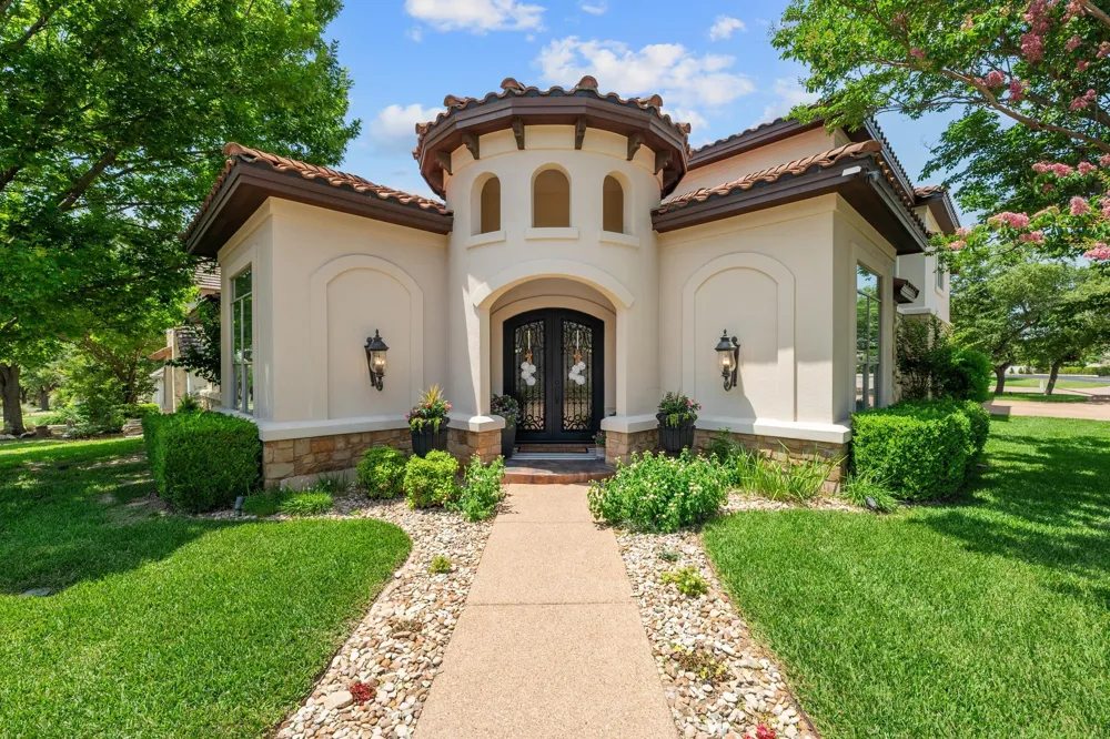 7 Sunview Road The Hills, TX 78738