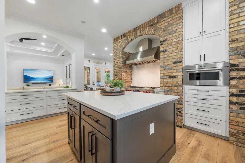 7 Sunview Road The Hills, TX 78738