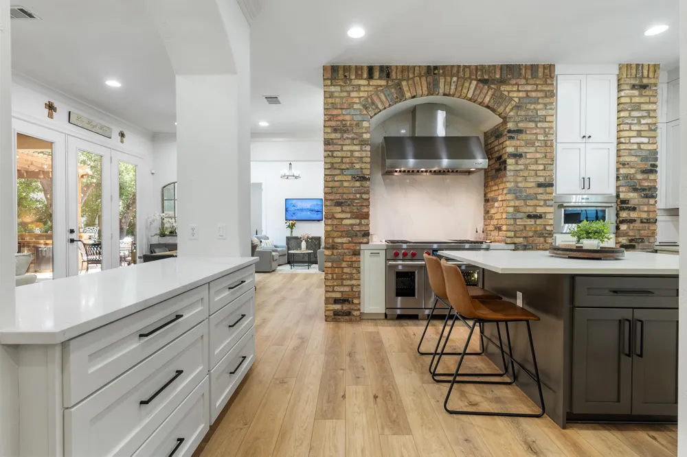 7 Sunview Road The Hills, TX 78738