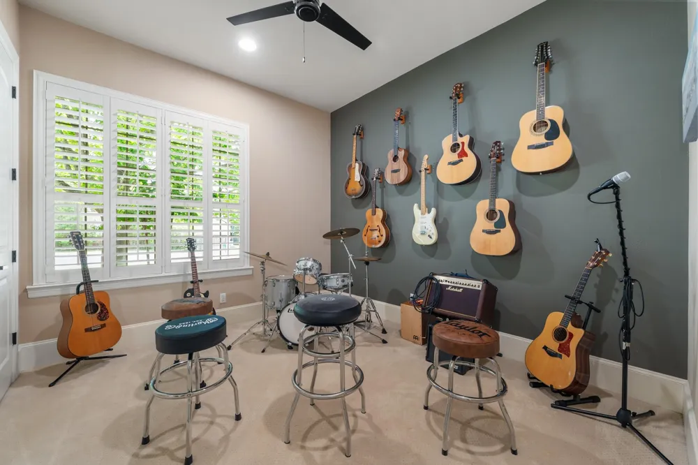 7 Sunview Road The Hills, TX 78738